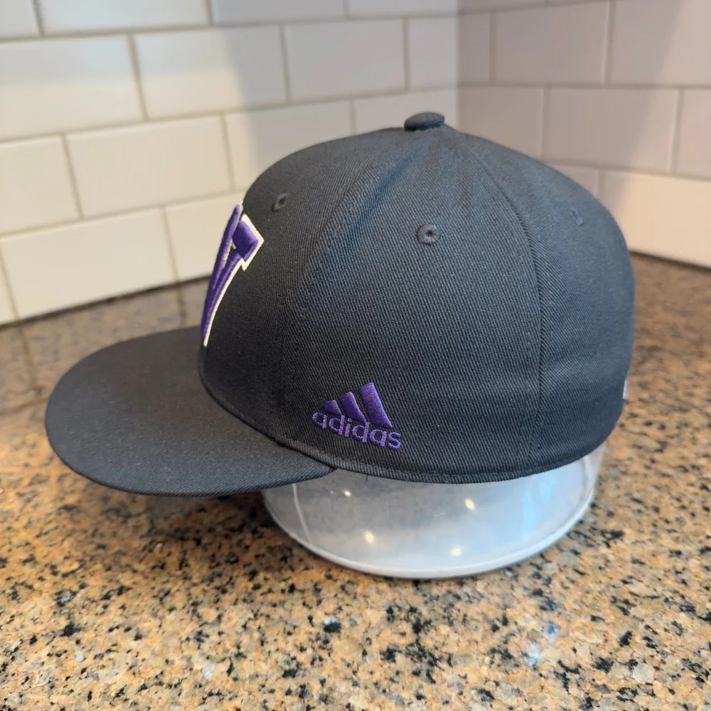 Washington Huskies‎ Adidas Hat Cap size 7 1/4 Black Purple